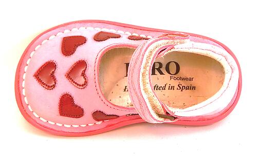 FARO 5Z8438 - Fuschia Hearts Shoes - Euro 19 Size 4